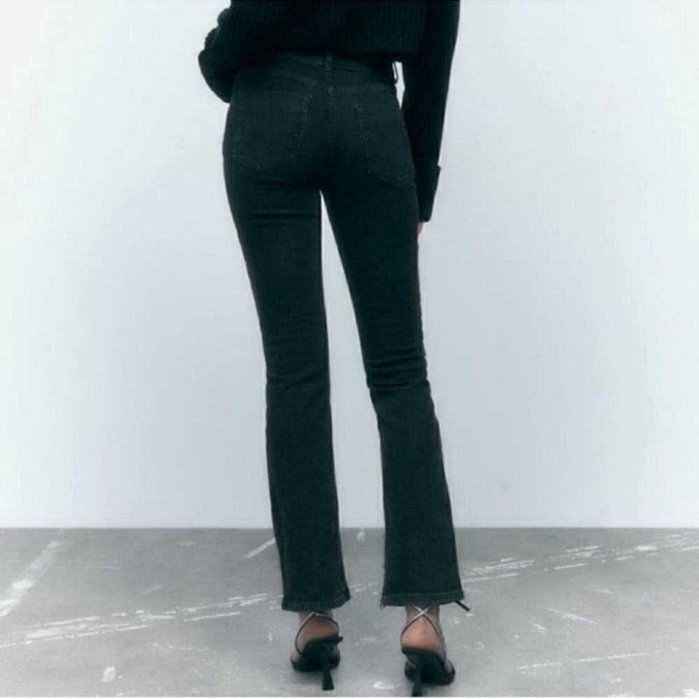 Zara Ankle Mid-rise Black Flare Jeans (Size 8) - Picture 4 of 10